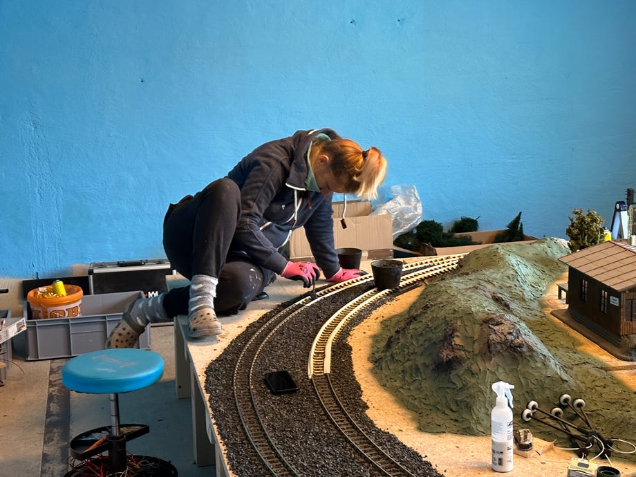 Kröte am Schottern im Bahnhof Steinerne Renne